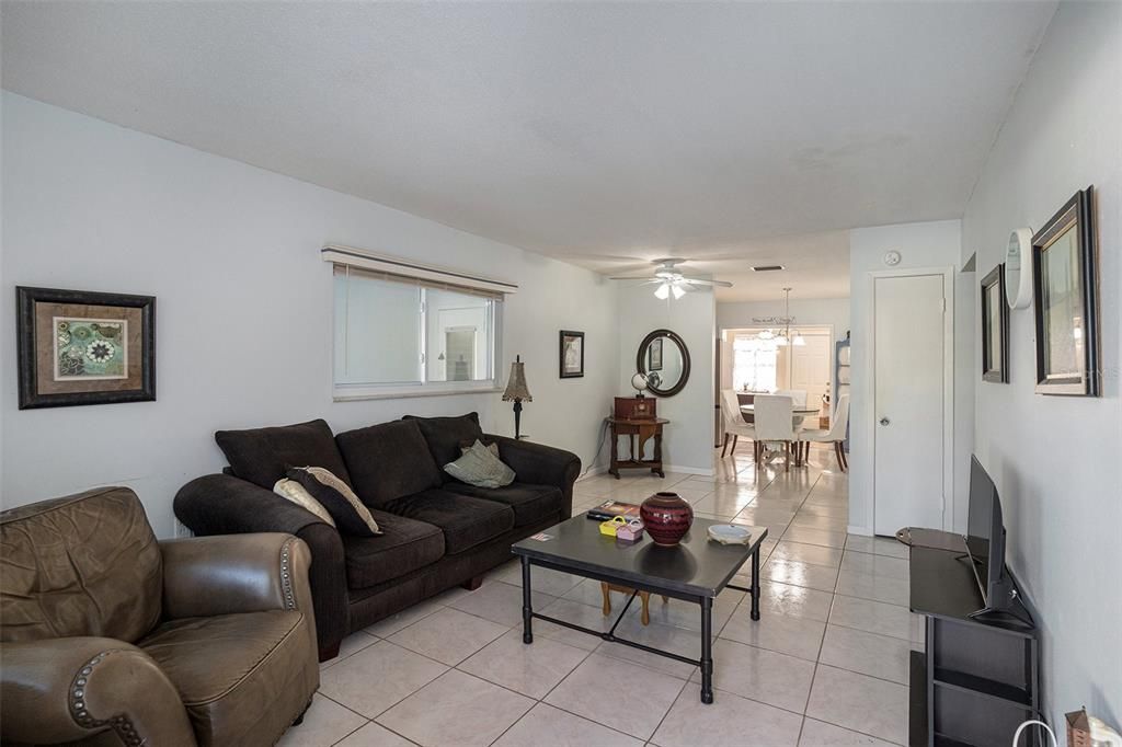 For Sale: $125,000 (2 beds, 2 baths, 950 Square Feet)