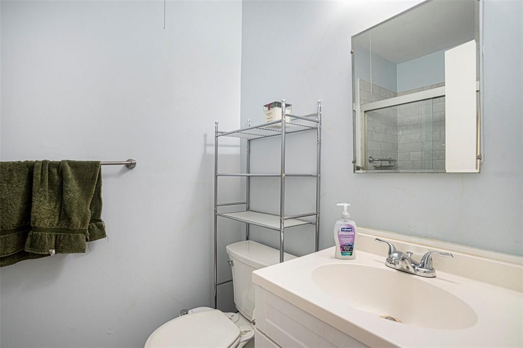 For Sale: $125,000 (2 beds, 2 baths, 950 Square Feet)