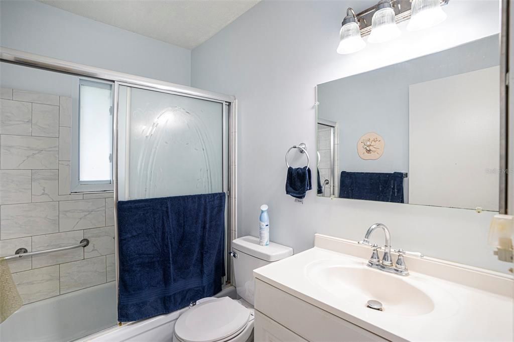 For Sale: $125,000 (2 beds, 2 baths, 950 Square Feet)