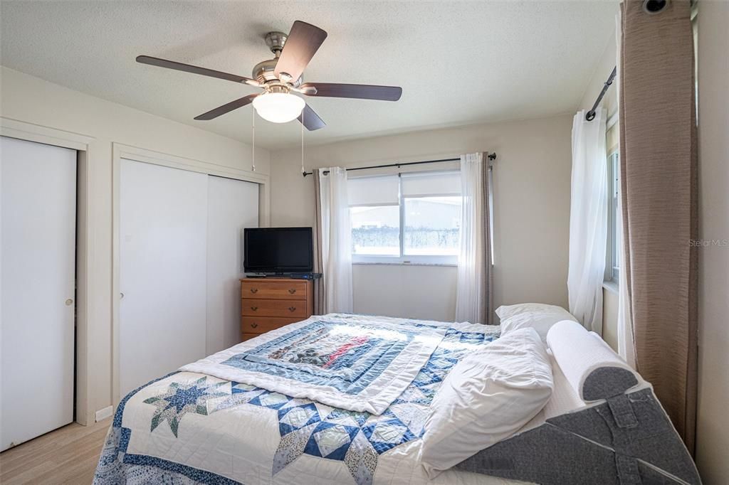 For Sale: $125,000 (2 beds, 2 baths, 950 Square Feet)