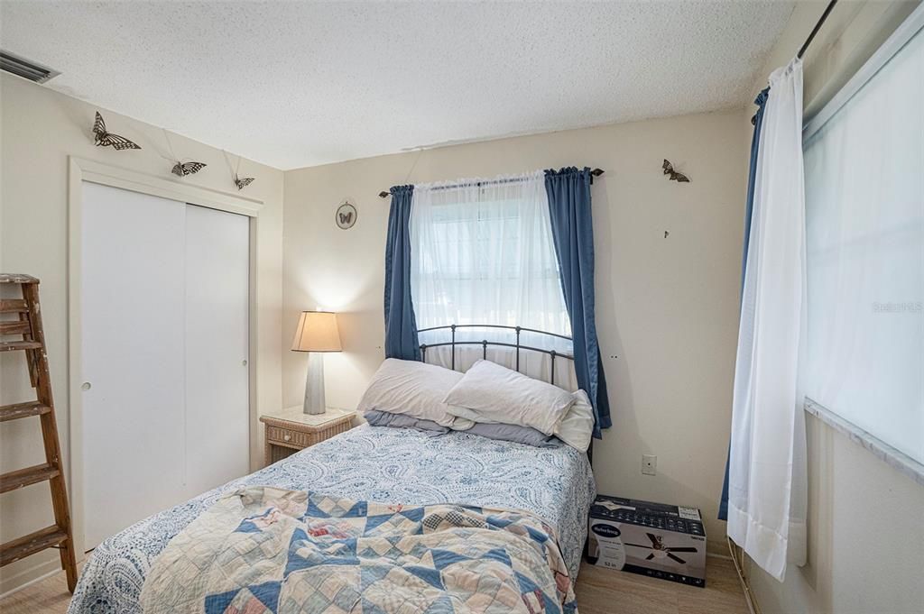 For Sale: $125,000 (2 beds, 2 baths, 950 Square Feet)