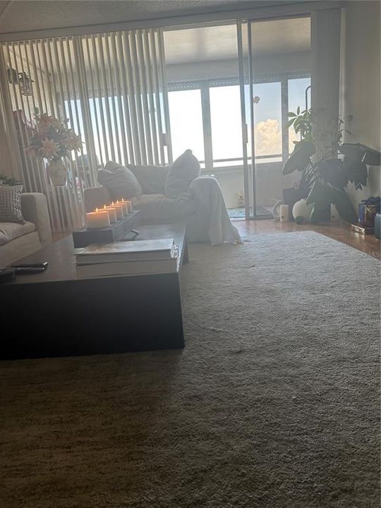 В аренду: $2,850 (1 спален, 1 ванн, 995 Квадратных фут)