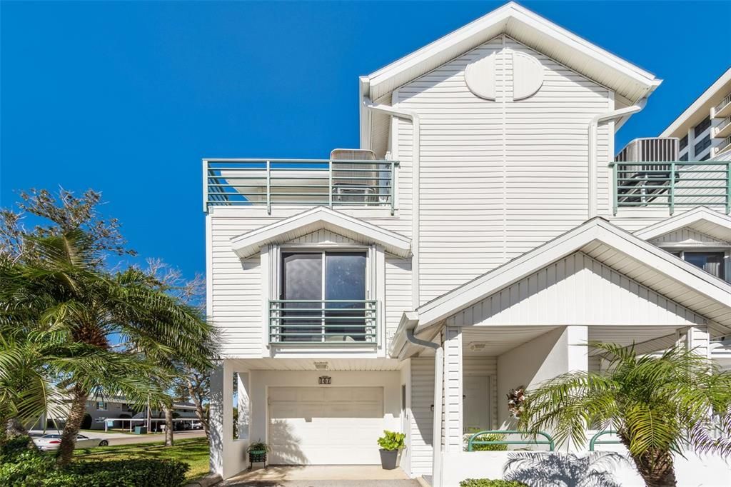 For Sale: $539,900 (3 beds, 3 baths, 1700 Square Feet)