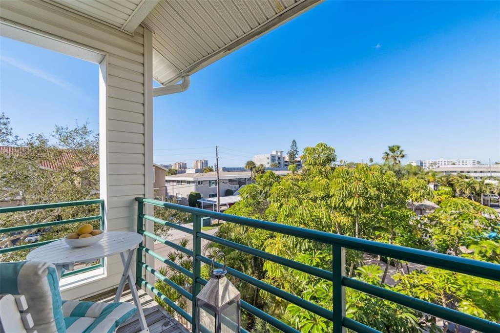 For Sale: $539,900 (3 beds, 3 baths, 1700 Square Feet)