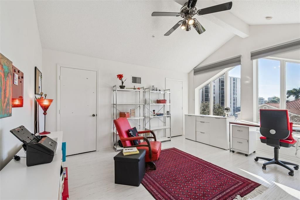 For Sale: $539,900 (3 beds, 3 baths, 1700 Square Feet)