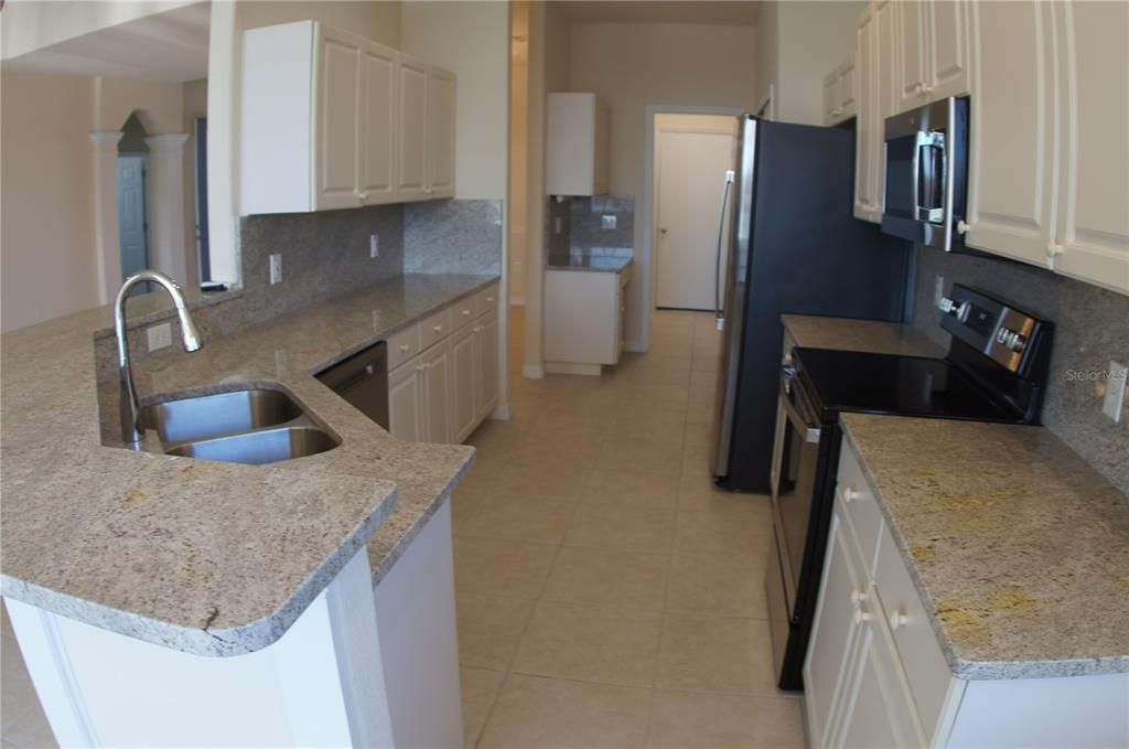 For Sale: $405,000 (3 beds, 2 baths, 1785 Square Feet)