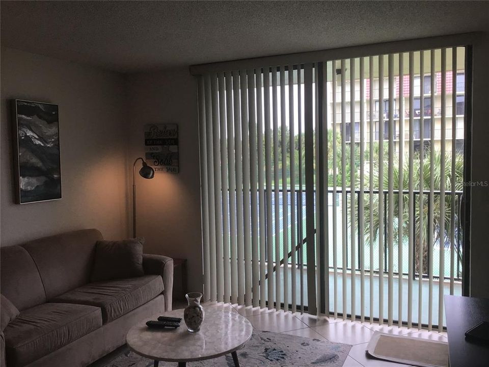 出租: $1,800 (1 贝兹, 1 浴室, 590 平方英尺)