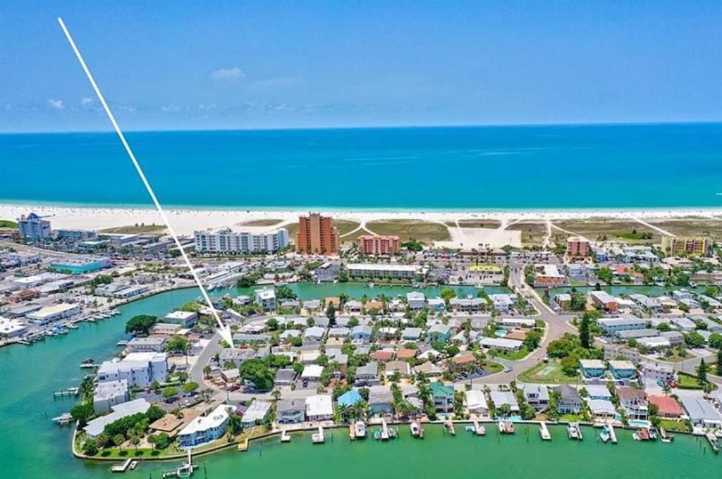 待售: $165,900 (1 贝兹, 1 浴室, 587 平方英尺)