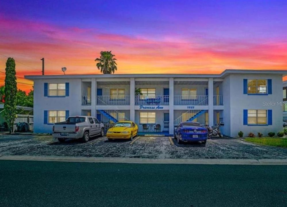 待售: $165,900 (1 贝兹, 1 浴室, 587 平方英尺)