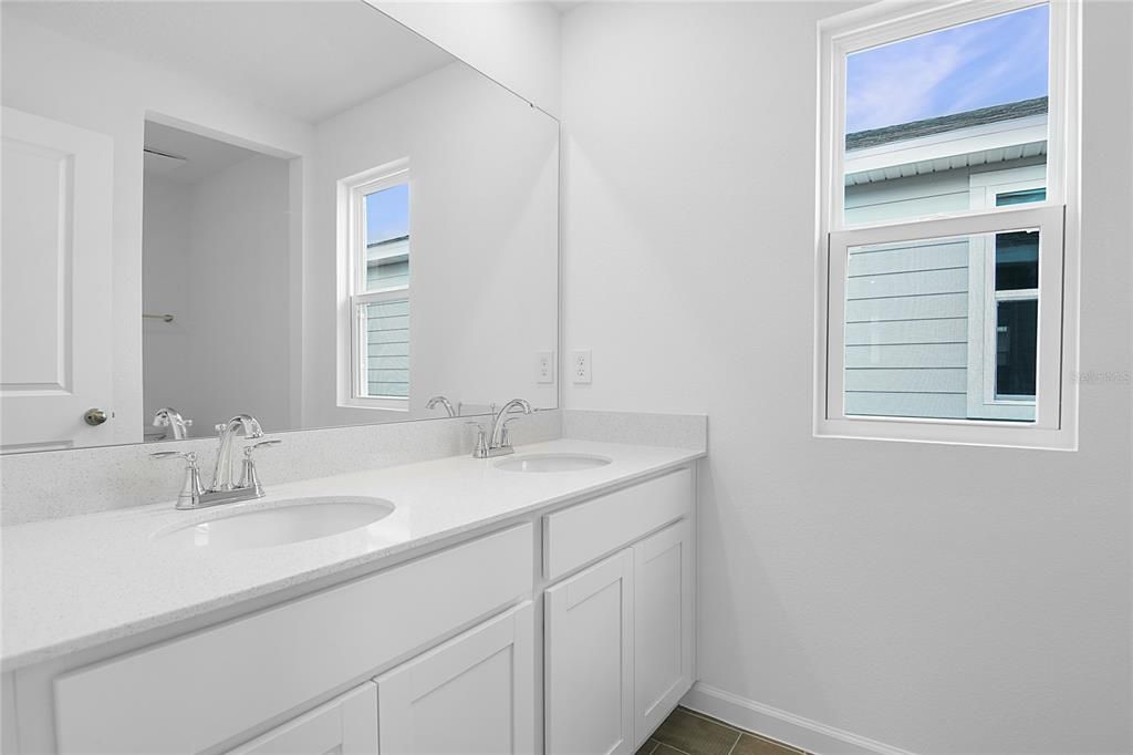 En Venta: $395,330 (5 camas, 3 baños, 2807 Pies cuadrados)