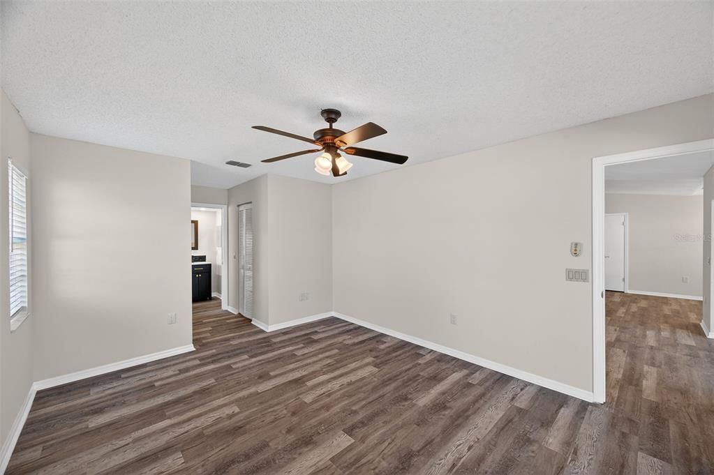 На продажу: $332,500 (3 спален, 2 ванн, 1672 Квадратных фут)