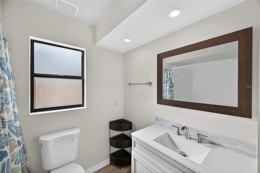 На продажу: $332,500 (3 спален, 2 ванн, 1672 Квадратных фут)