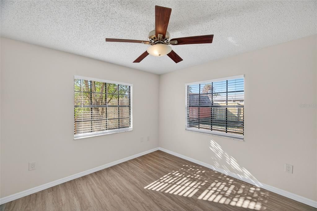 На продажу: $332,500 (3 спален, 2 ванн, 1672 Квадратных фут)