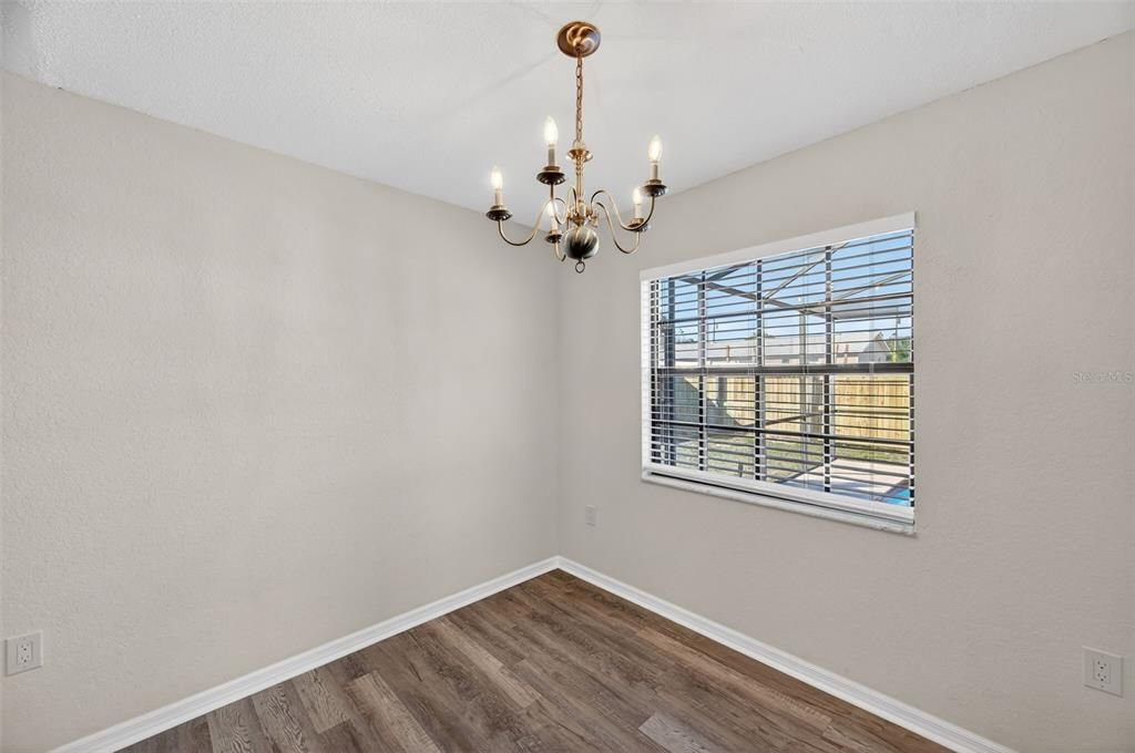 На продажу: $332,500 (3 спален, 2 ванн, 1672 Квадратных фут)