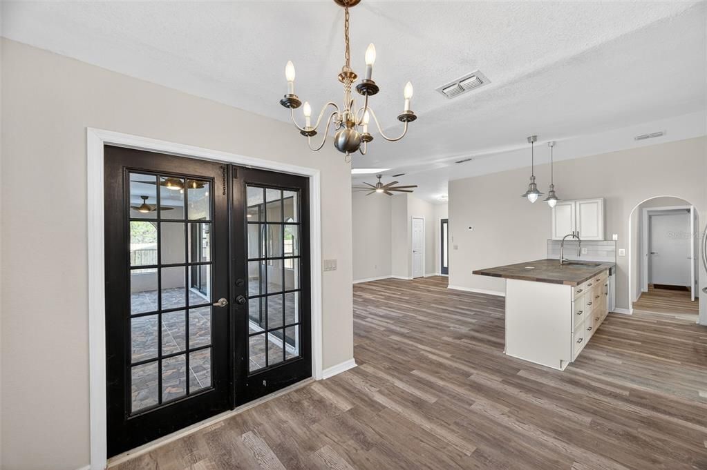 На продажу: $332,500 (3 спален, 2 ванн, 1672 Квадратных фут)