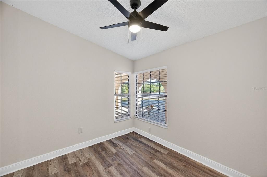 На продажу: $332,500 (3 спален, 2 ванн, 1672 Квадратных фут)