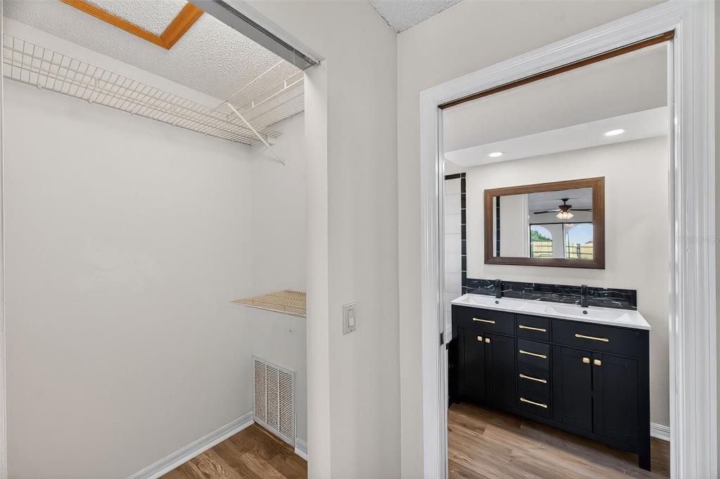 На продажу: $332,500 (3 спален, 2 ванн, 1672 Квадратных фут)