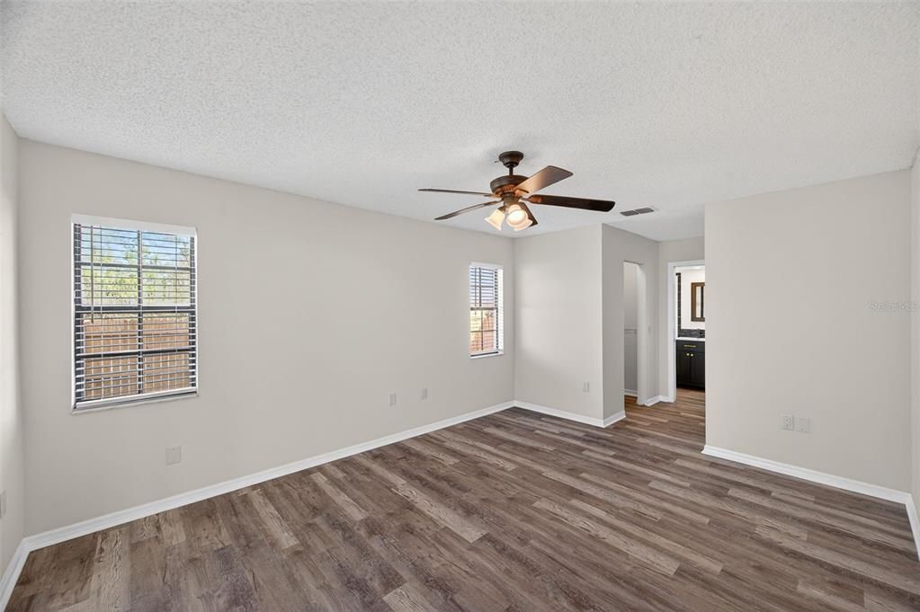 На продажу: $332,500 (3 спален, 2 ванн, 1672 Квадратных фут)