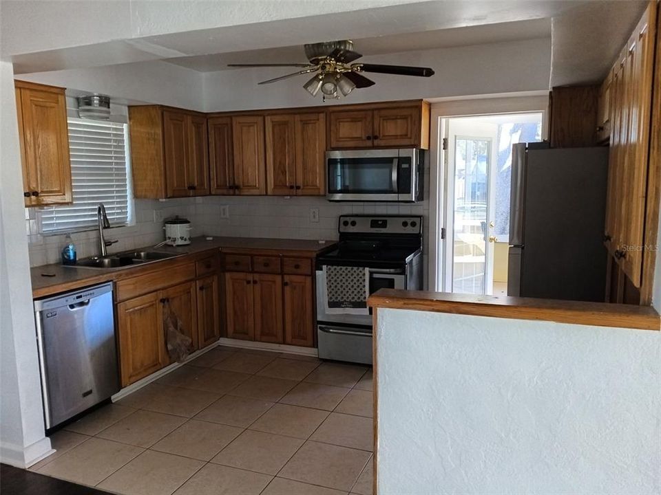 For Rent: $2,150 (2 beds, 1 baths, 1400 Square Feet)