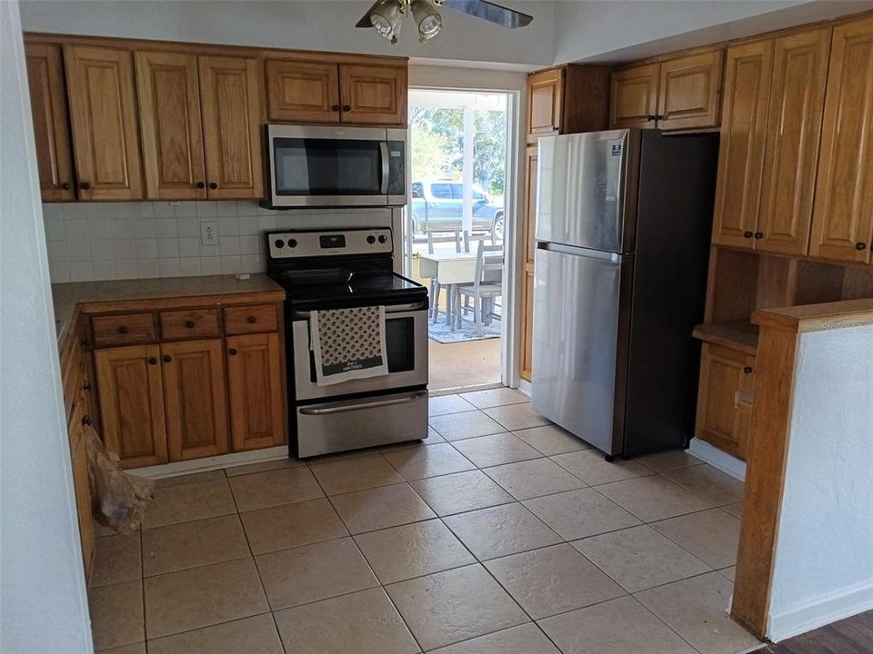 For Rent: $2,150 (2 beds, 1 baths, 1400 Square Feet)