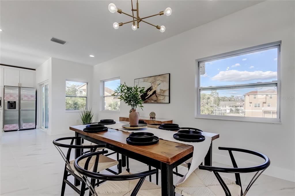 На продажу: $650,000 (3 спален, 2 ванн, 2427 Квадратных фут)