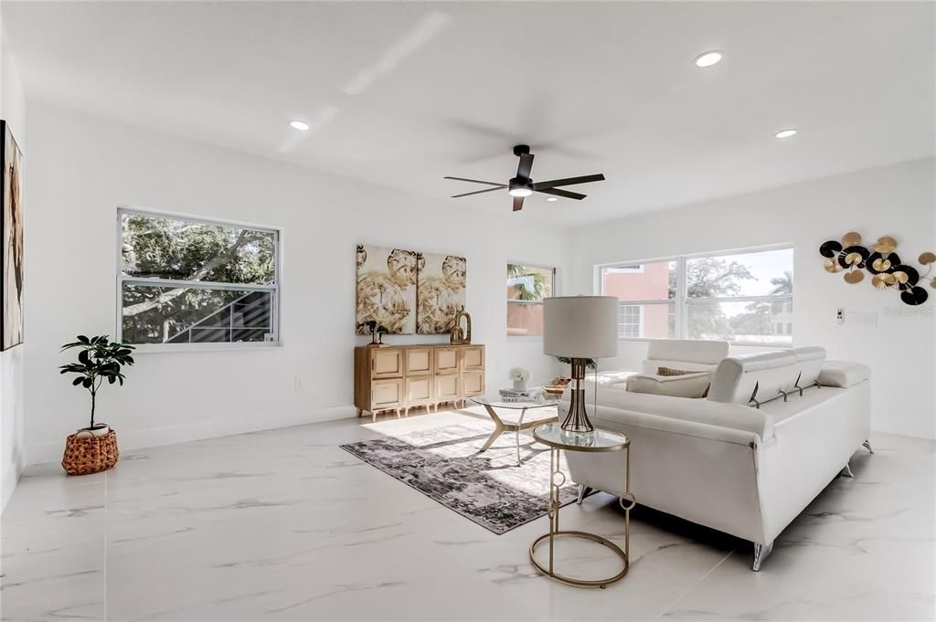 На продажу: $650,000 (3 спален, 2 ванн, 2427 Квадратных фут)