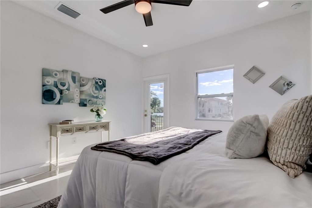 На продажу: $650,000 (3 спален, 2 ванн, 2427 Квадратных фут)