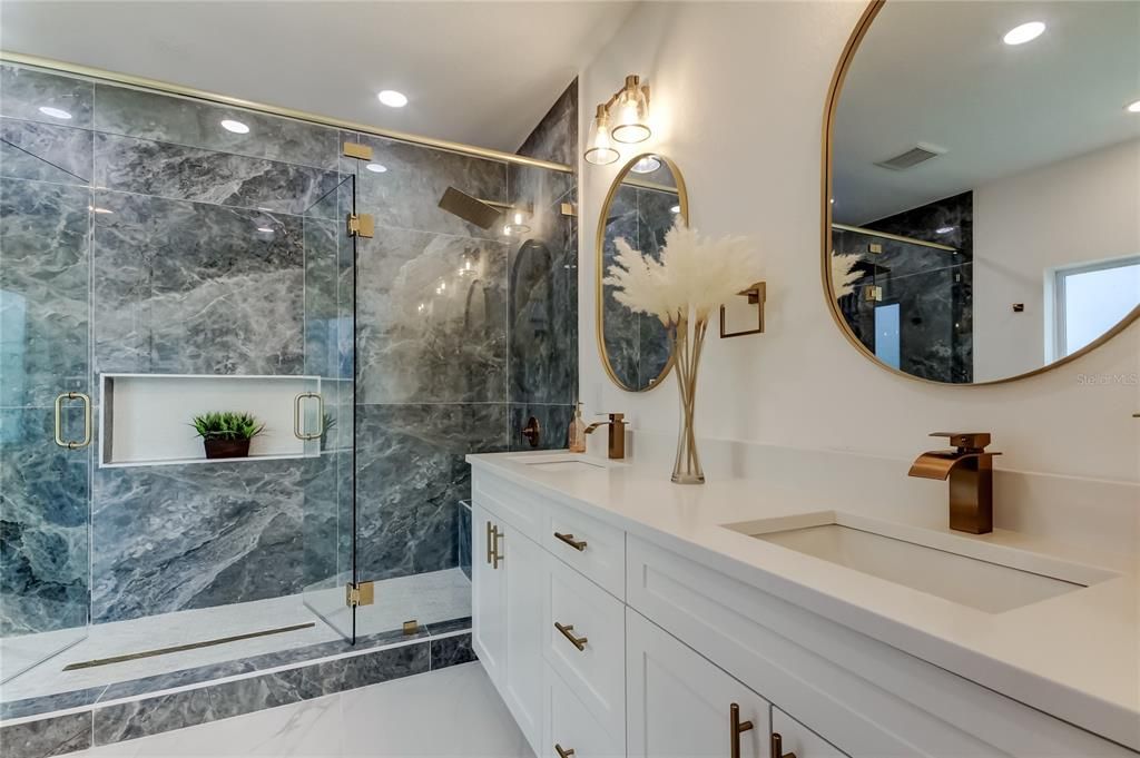 На продажу: $650,000 (3 спален, 2 ванн, 2427 Квадратных фут)