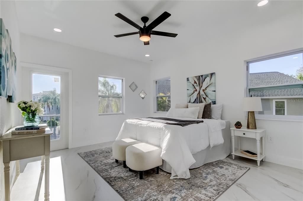 На продажу: $650,000 (3 спален, 2 ванн, 2427 Квадратных фут)