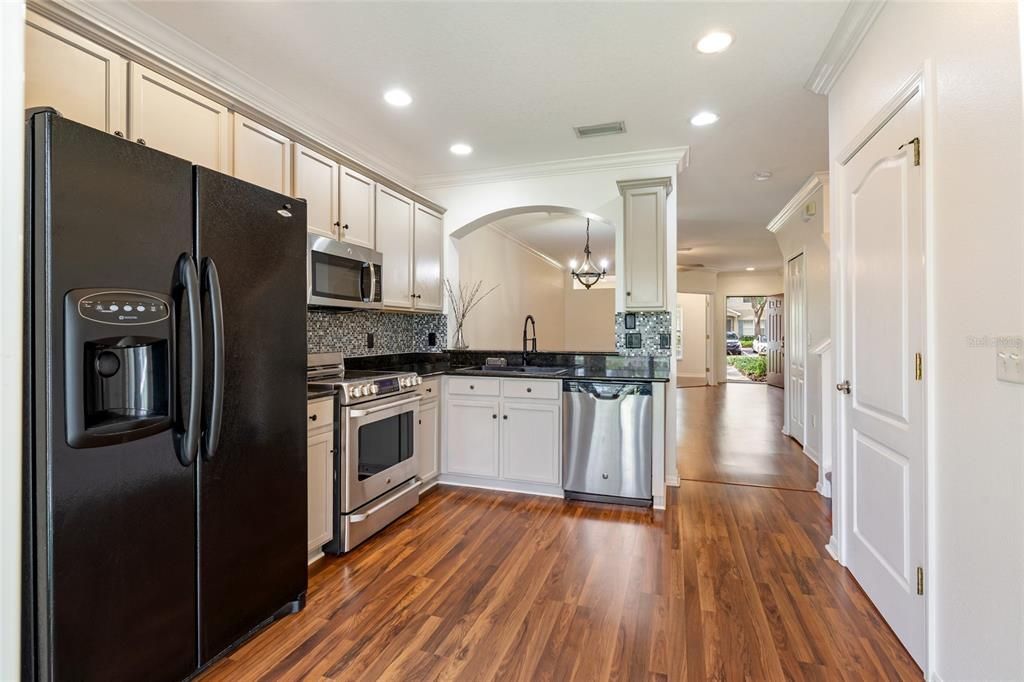 For Rent: $1,899 (2 beds, 2 baths, 1383 Square Feet)