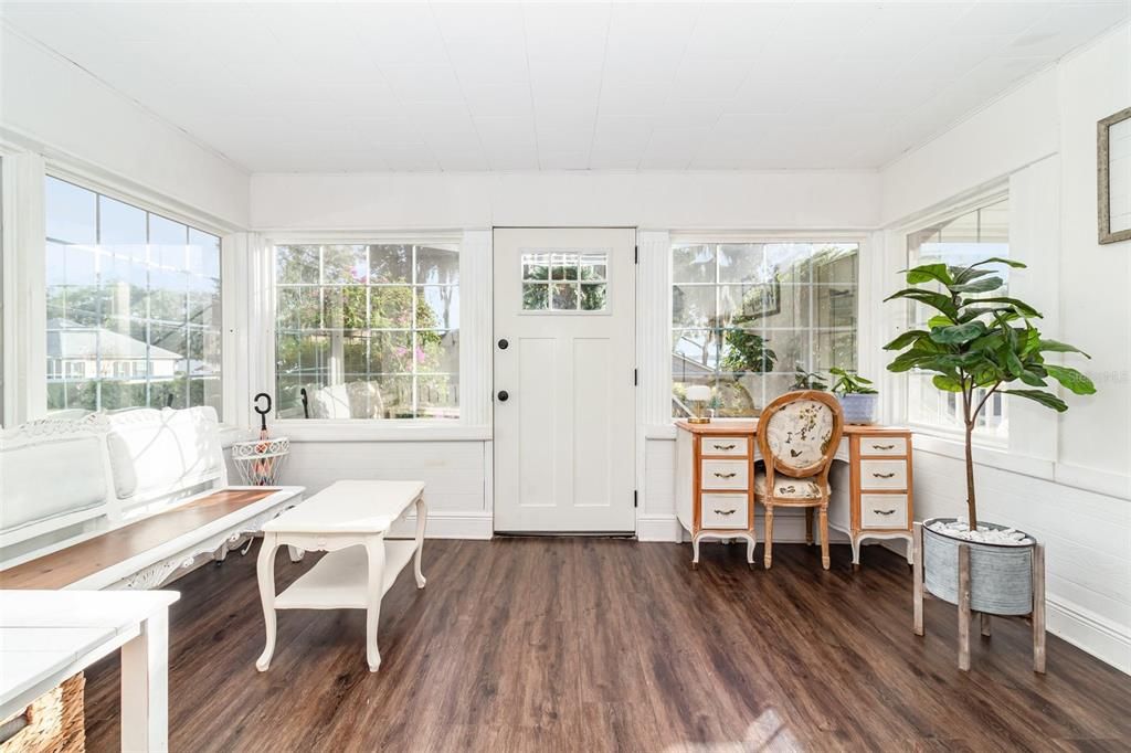 En Venta: $744,900 (3 camas, 4 baños, 2660 Pies cuadrados)