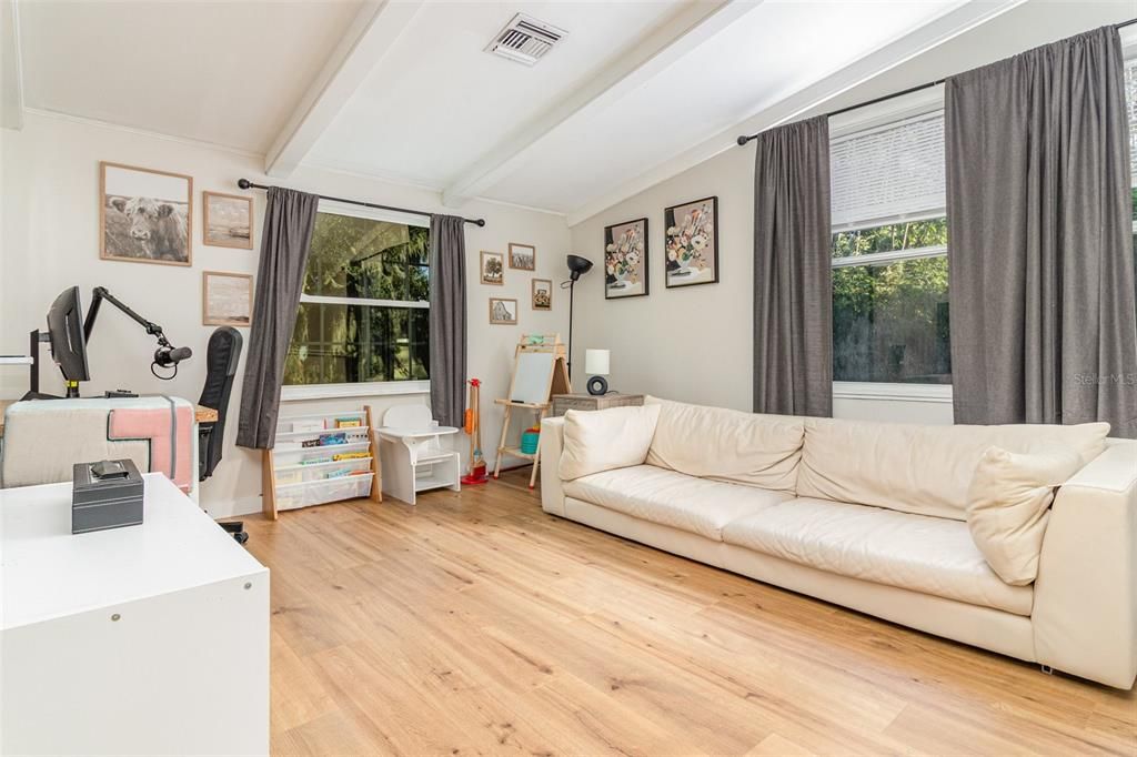 En Venta: $744,900 (3 camas, 4 baños, 2660 Pies cuadrados)