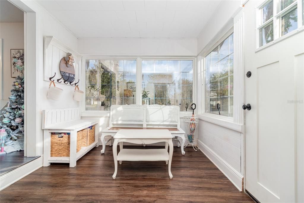 En Venta: $744,900 (3 camas, 4 baños, 2660 Pies cuadrados)