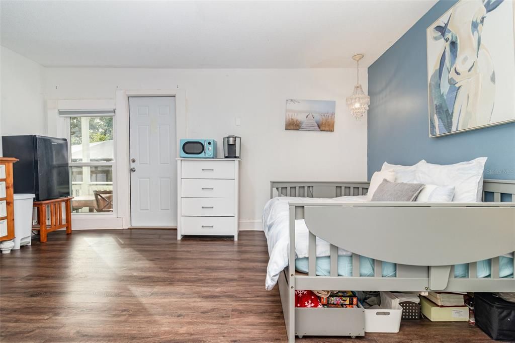 En Venta: $744,900 (3 camas, 4 baños, 2660 Pies cuadrados)