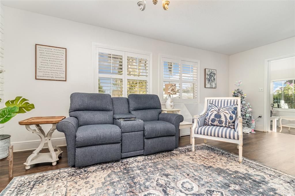 En Venta: $744,900 (3 camas, 4 baños, 2660 Pies cuadrados)