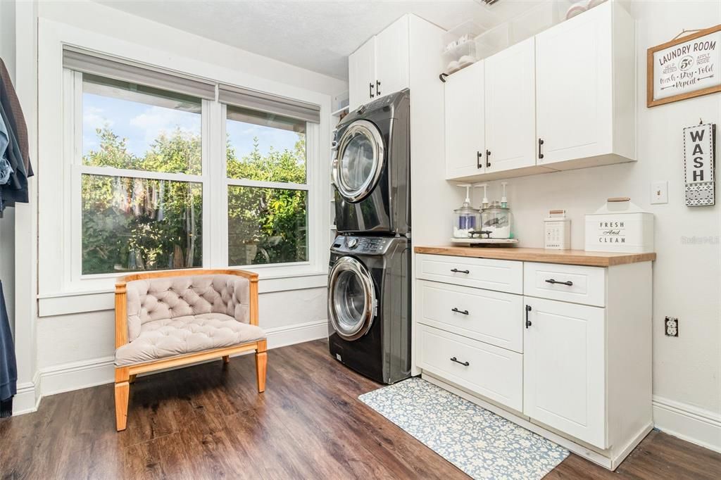 En Venta: $744,900 (3 camas, 4 baños, 2660 Pies cuadrados)