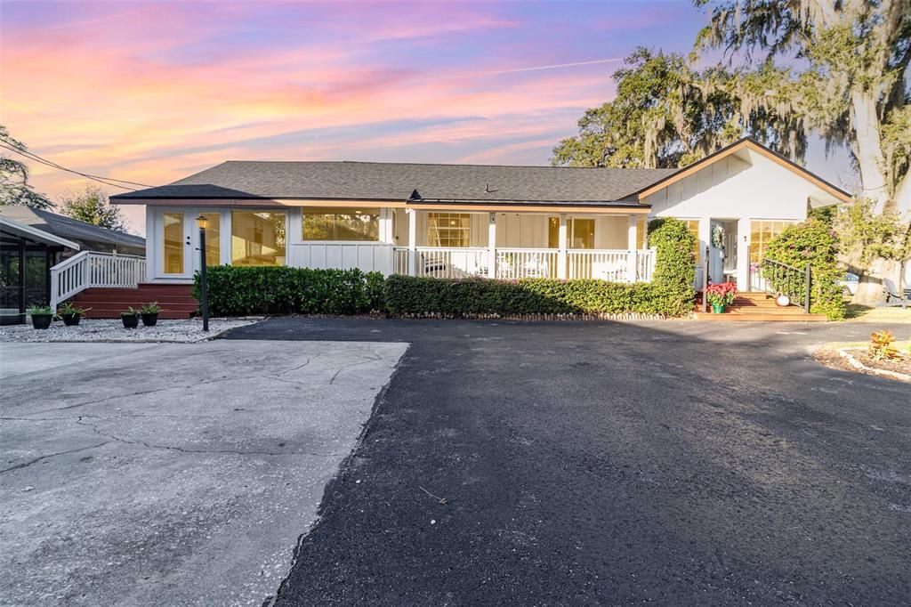 En Venta: $744,900 (3 camas, 4 baños, 2660 Pies cuadrados)