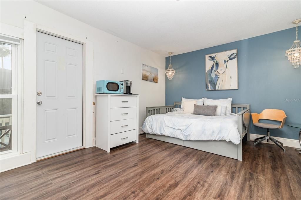 En Venta: $744,900 (3 camas, 4 baños, 2660 Pies cuadrados)