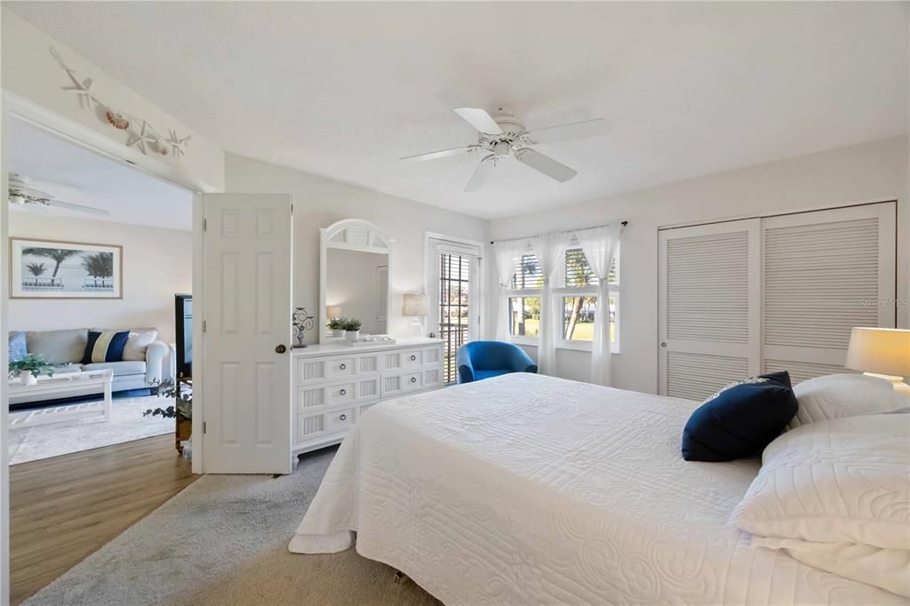 For Sale: $225,000 (2 beds, 2 baths, 1002 Square Feet)