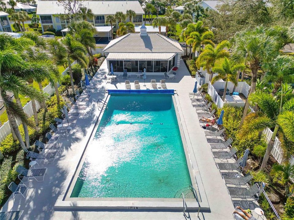 For Sale: $225,000 (2 beds, 2 baths, 1002 Square Feet)