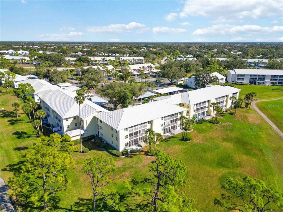 For Sale: $225,000 (2 beds, 2 baths, 1002 Square Feet)