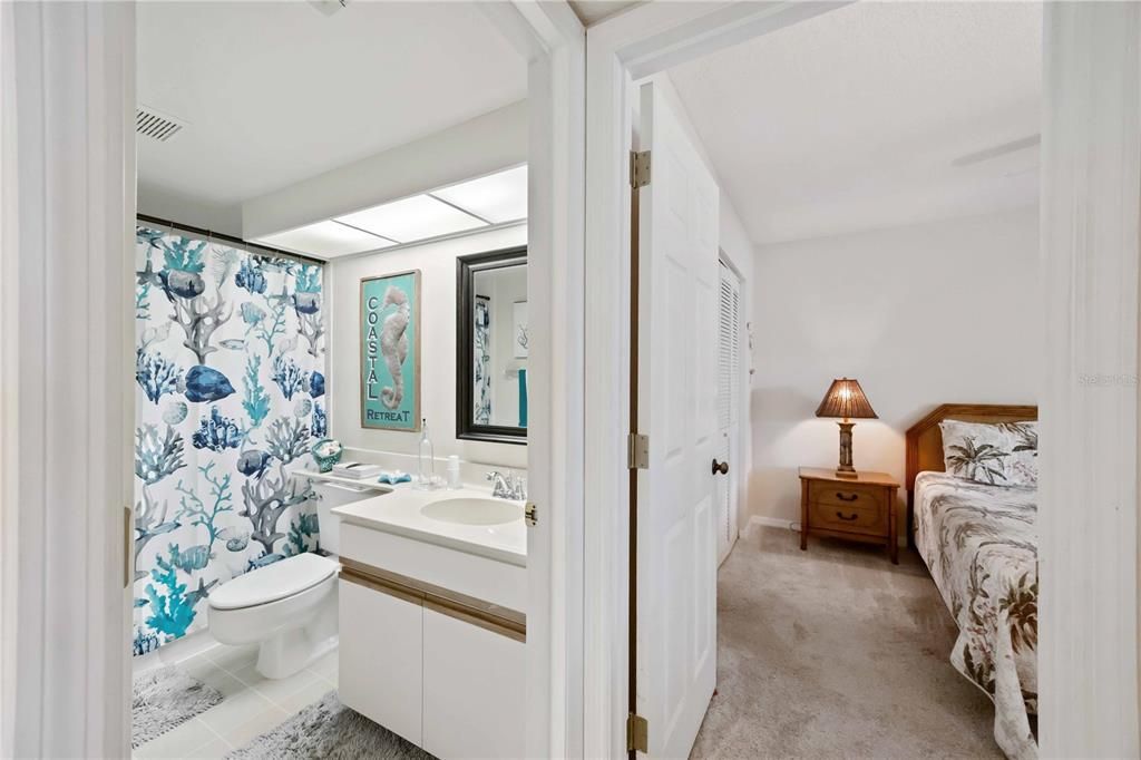 For Sale: $225,000 (2 beds, 2 baths, 1002 Square Feet)