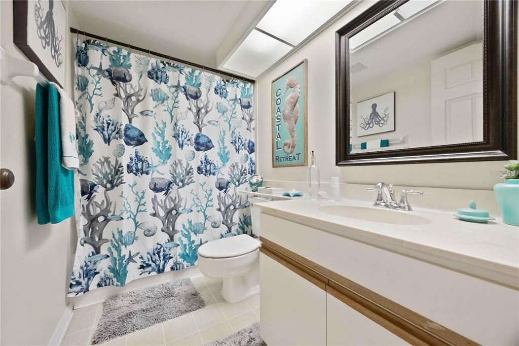 For Sale: $225,000 (2 beds, 2 baths, 1002 Square Feet)