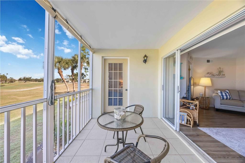 For Sale: $225,000 (2 beds, 2 baths, 1002 Square Feet)