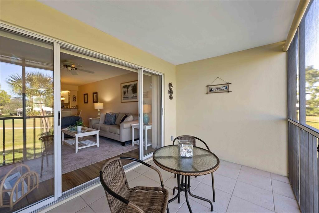 For Sale: $225,000 (2 beds, 2 baths, 1002 Square Feet)