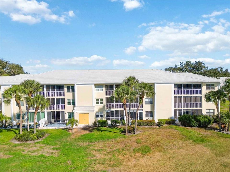 For Sale: $225,000 (2 beds, 2 baths, 1002 Square Feet)