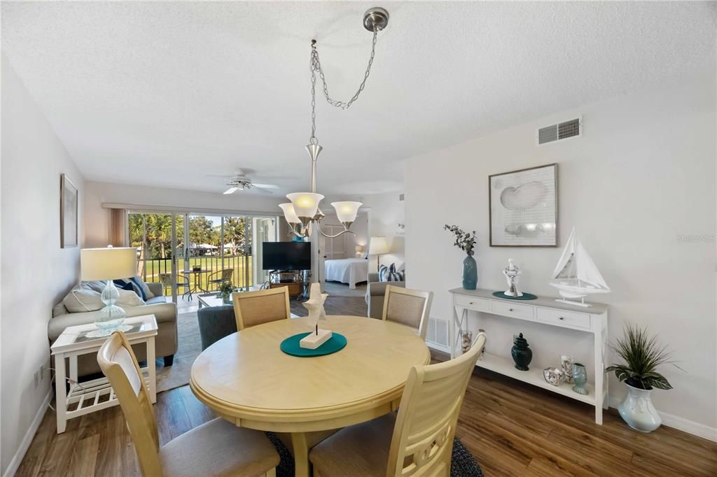 For Sale: $225,000 (2 beds, 2 baths, 1002 Square Feet)