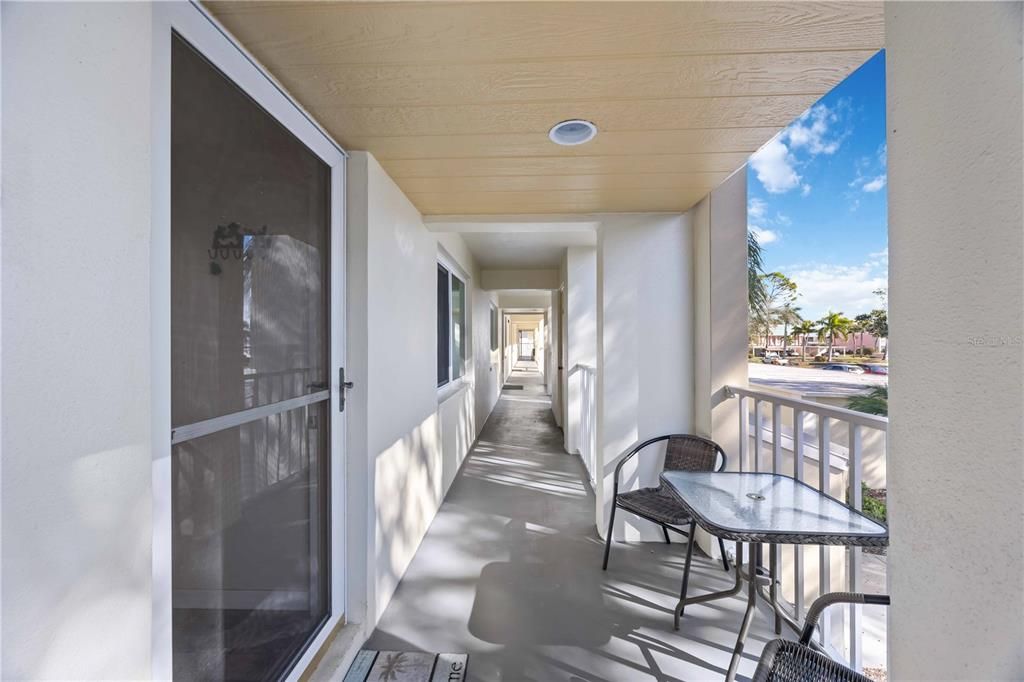 For Sale: $225,000 (2 beds, 2 baths, 1002 Square Feet)