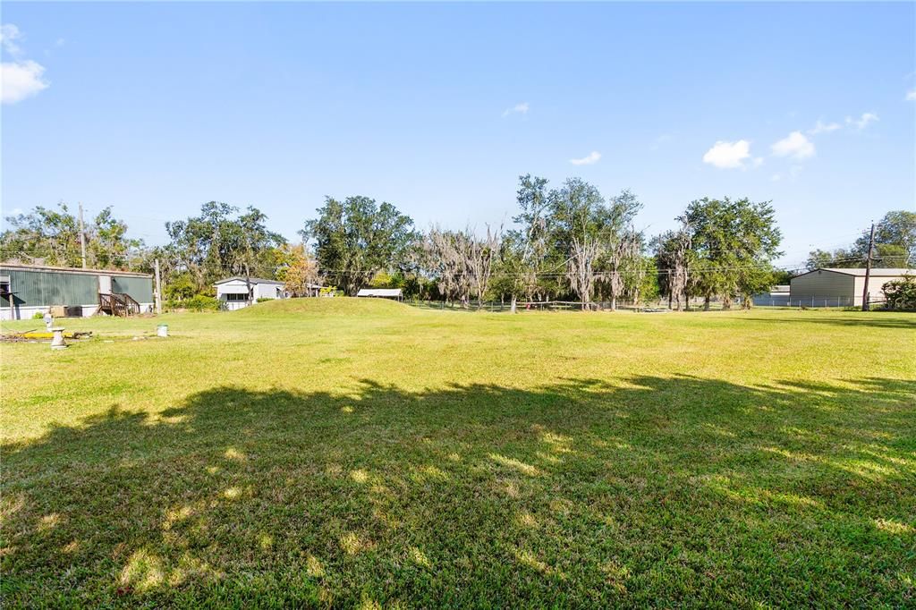 For Sale: $150,000 (2 beds, 1 baths, 868 Square Feet)