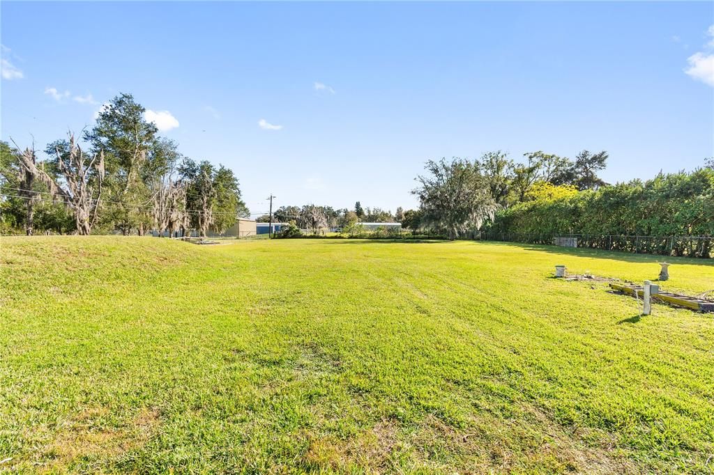 For Sale: $150,000 (2 beds, 1 baths, 868 Square Feet)